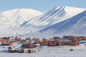 img-svalbard w buildings or ports-1